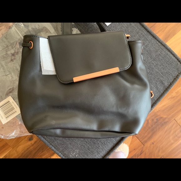 Black pleather backpack with rose gold accents - Picture 3 of 8